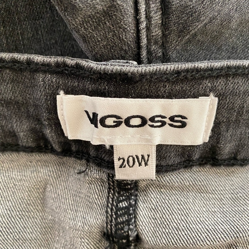 Vigoss Marley Mid Rise Cuffed Distressed Black Wash Jean Shorts NWT Size 20W - Picture 3 of 8